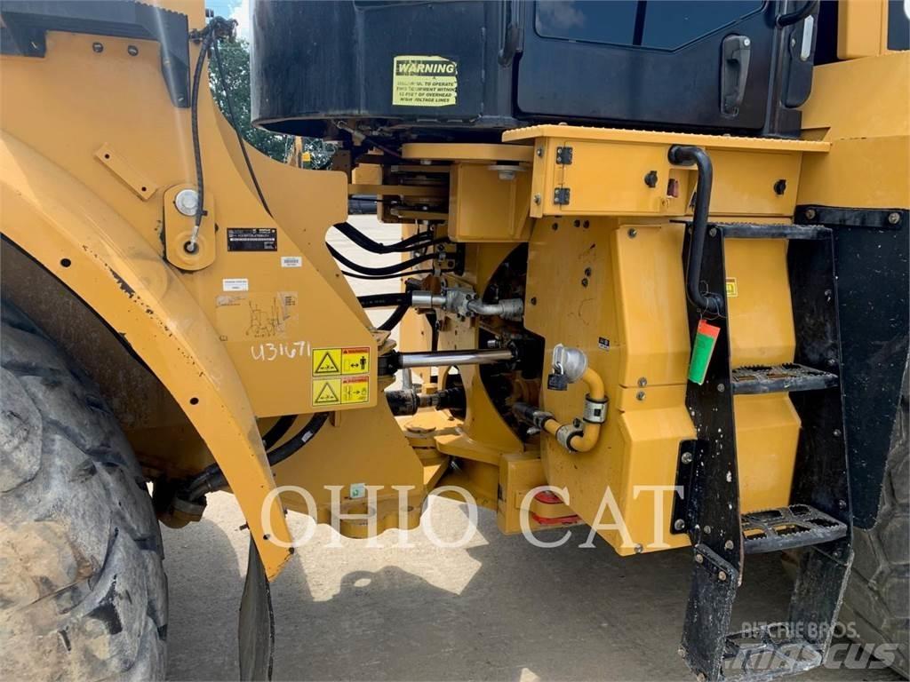CAT 972M Gumikerekes homlokrakodók