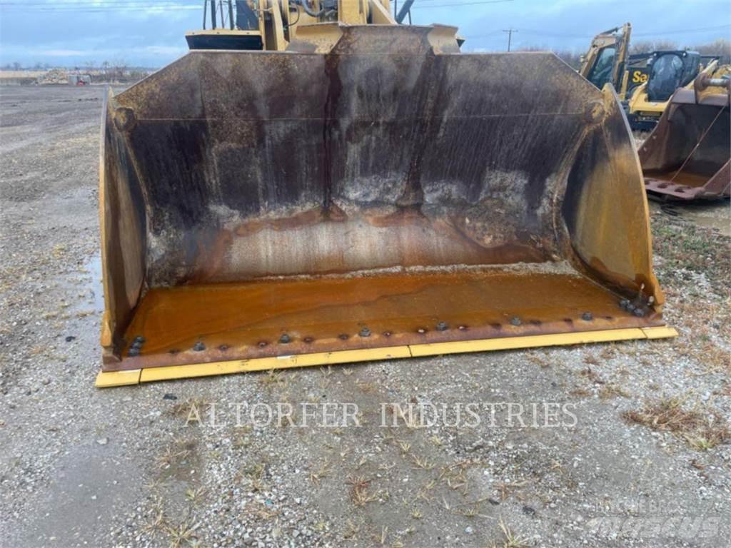CAT 972M Gumikerekes homlokrakodók