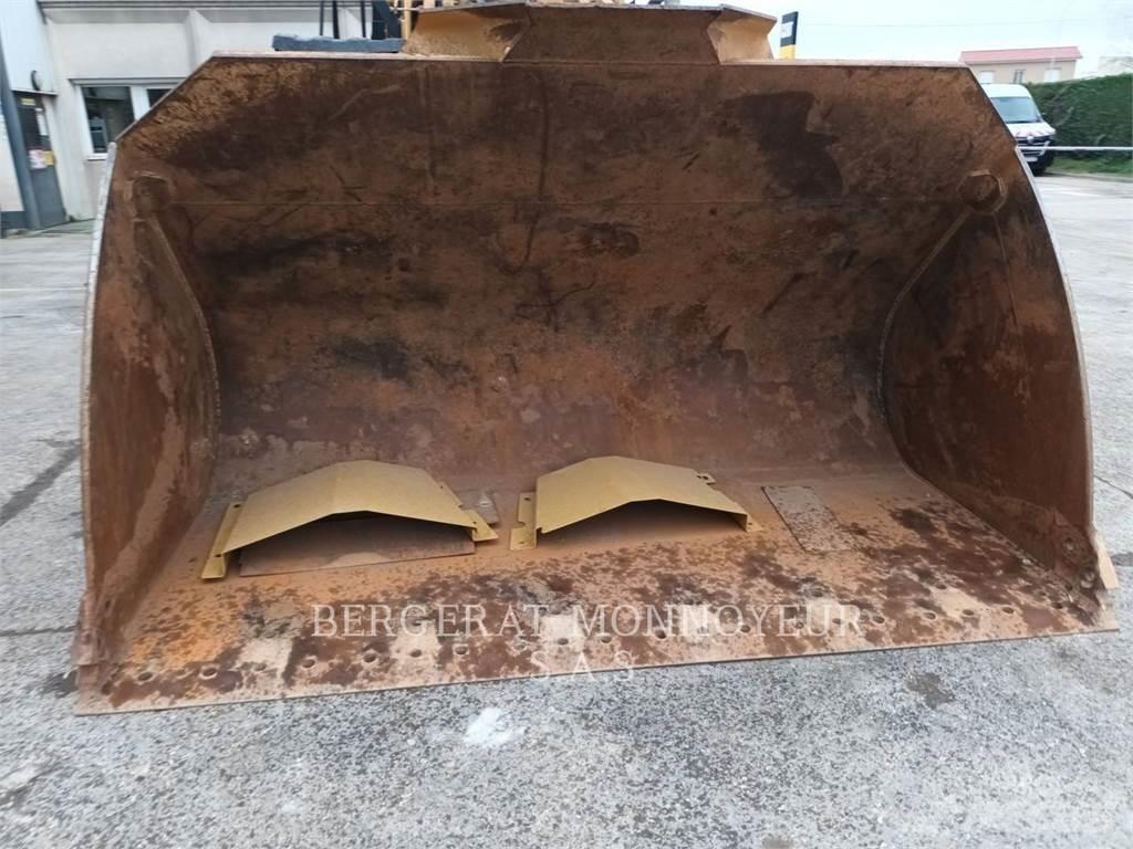 CAT 972M Gumikerekes homlokrakodók