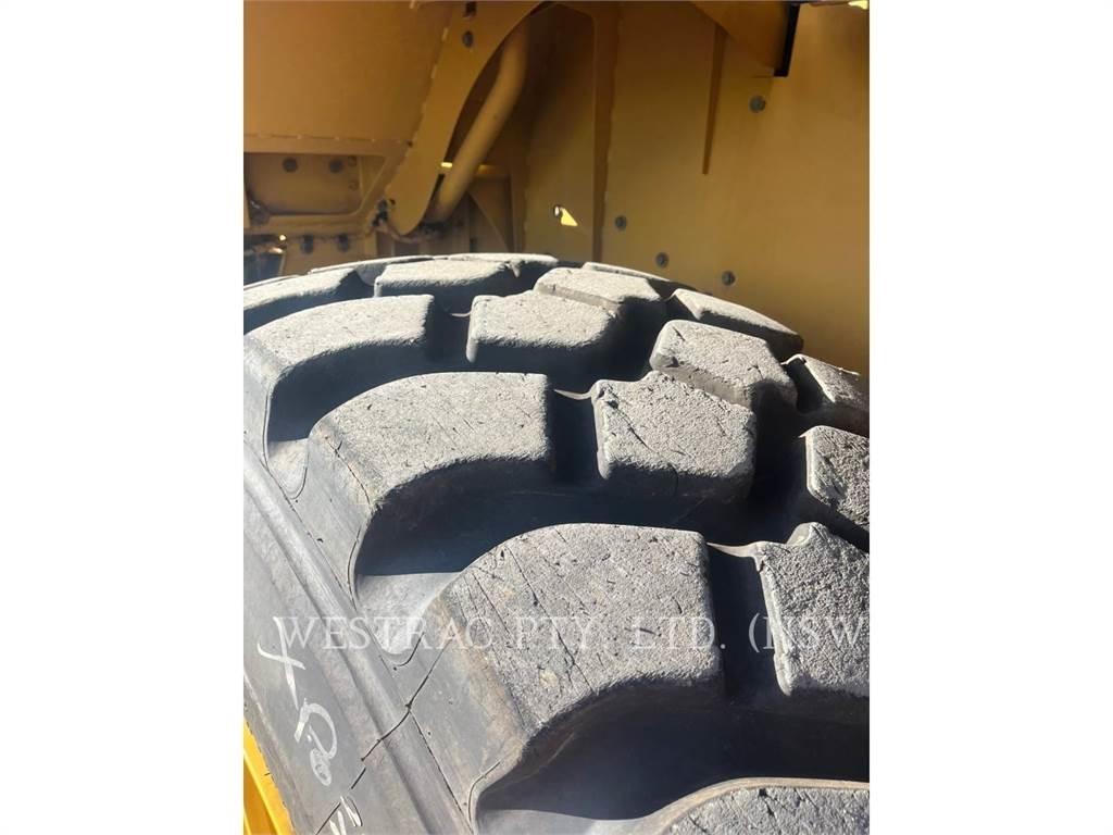 CAT 972M Gumikerekes homlokrakodók