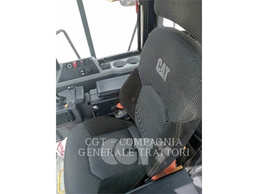CAT 972M Gumikerekes homlokrakodók