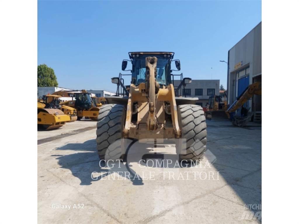 CAT 972M Gumikerekes homlokrakodók