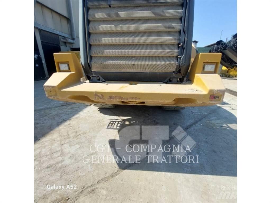 CAT 972M Gumikerekes homlokrakodók