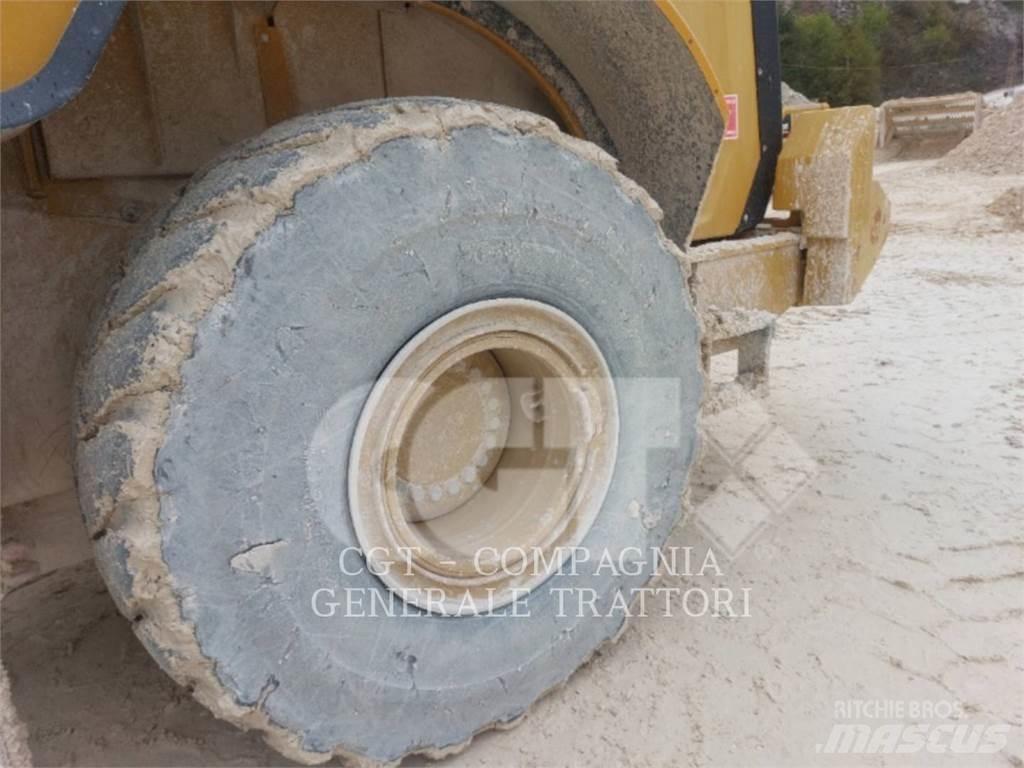 CAT 972M Gumikerekes homlokrakodók