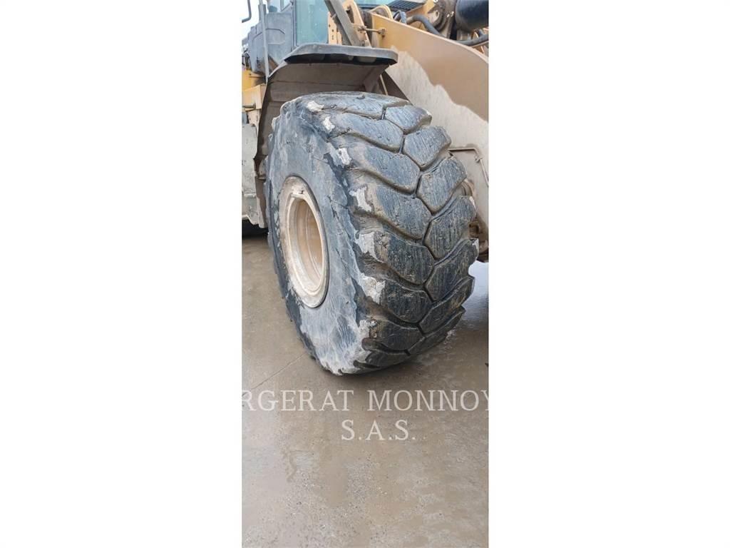 CAT 972M Gumikerekes homlokrakodók