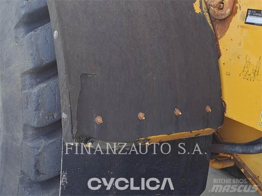 CAT 972M Gumikerekes homlokrakodók