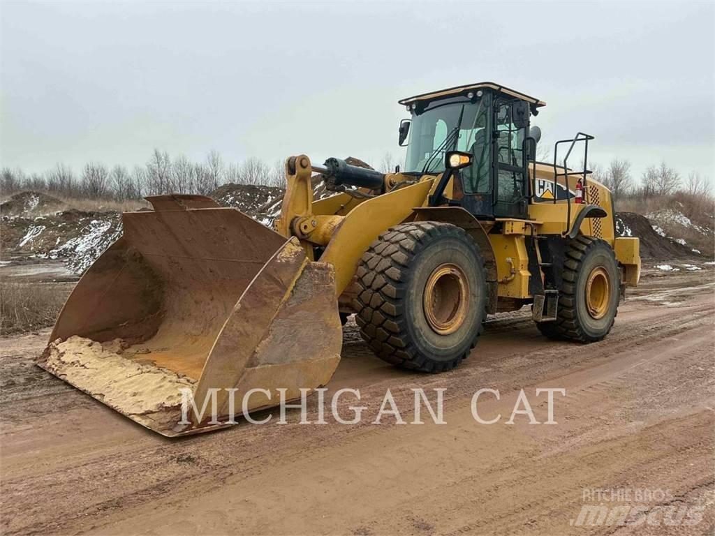 CAT 972M Gumikerekes homlokrakodók
