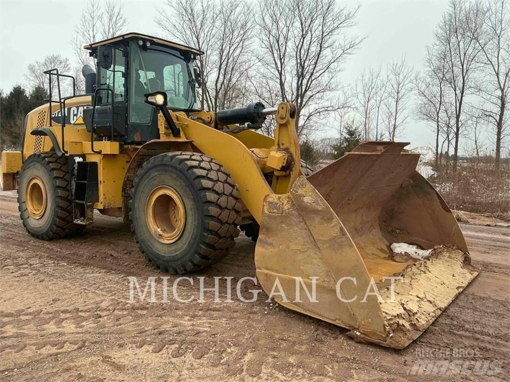 CAT 972M Gumikerekes homlokrakodók