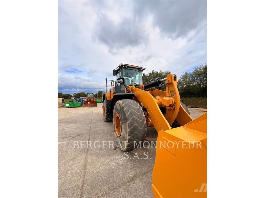 CAT 972M Gumikerekes homlokrakodók