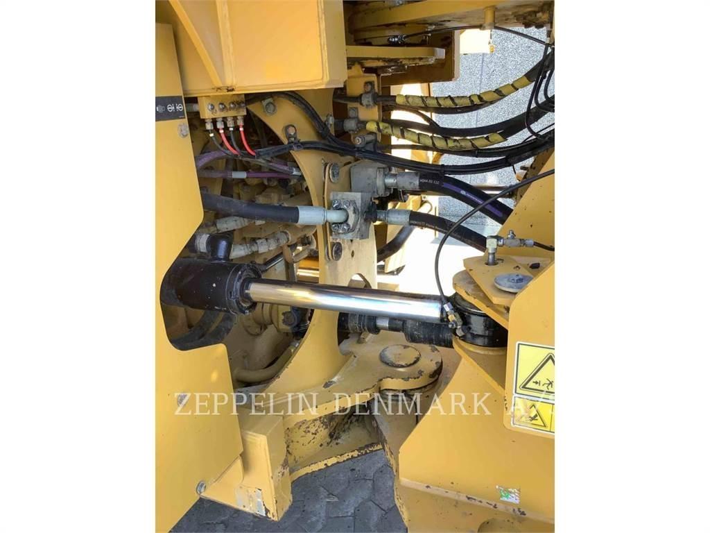 CAT 972M Gumikerekes homlokrakodók