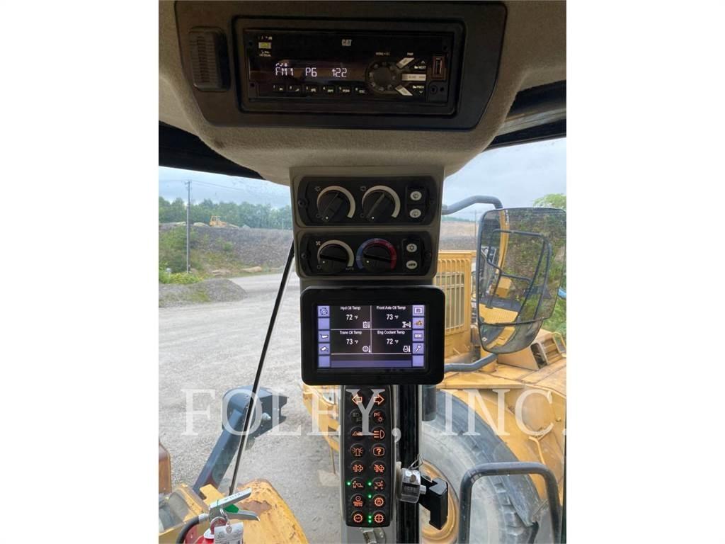 CAT 972M Gumikerekes homlokrakodók