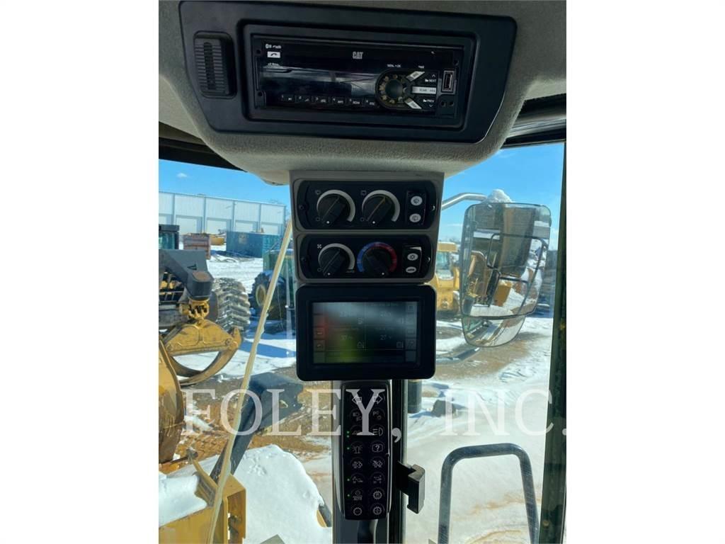 CAT 972M Gumikerekes homlokrakodók