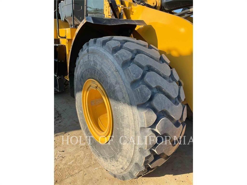 CAT 972M Gumikerekes homlokrakodók