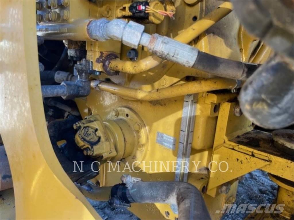 CAT 972M Gumikerekes homlokrakodók