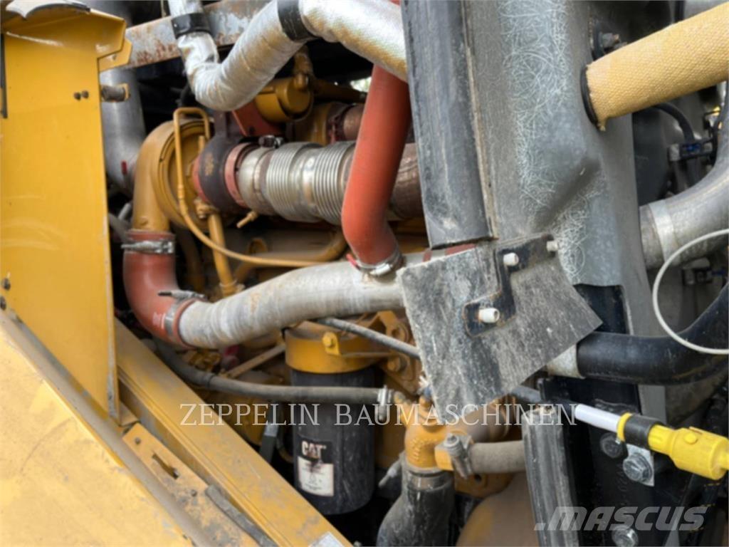 CAT 972M Gumikerekes homlokrakodók