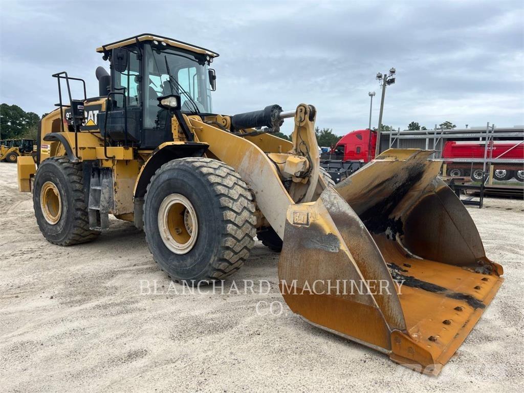 CAT 972M Gumikerekes homlokrakodók