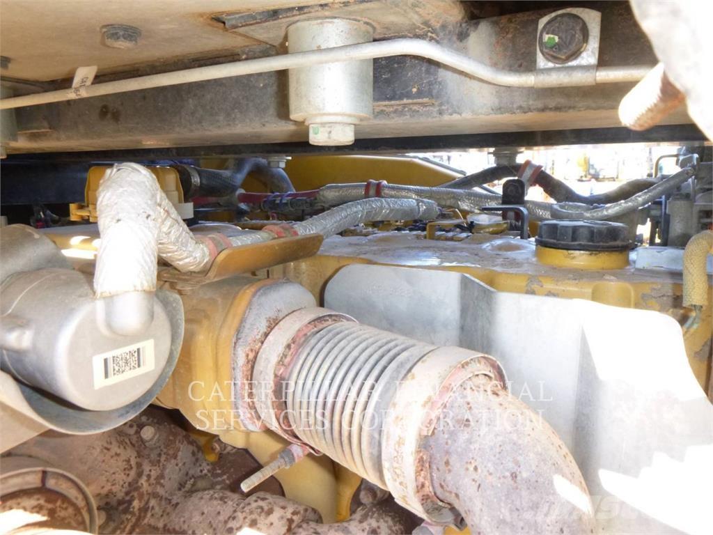 CAT 972M Gumikerekes homlokrakodók