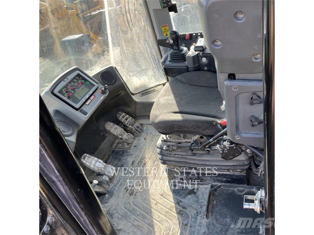CAT 972M Gumikerekes homlokrakodók
