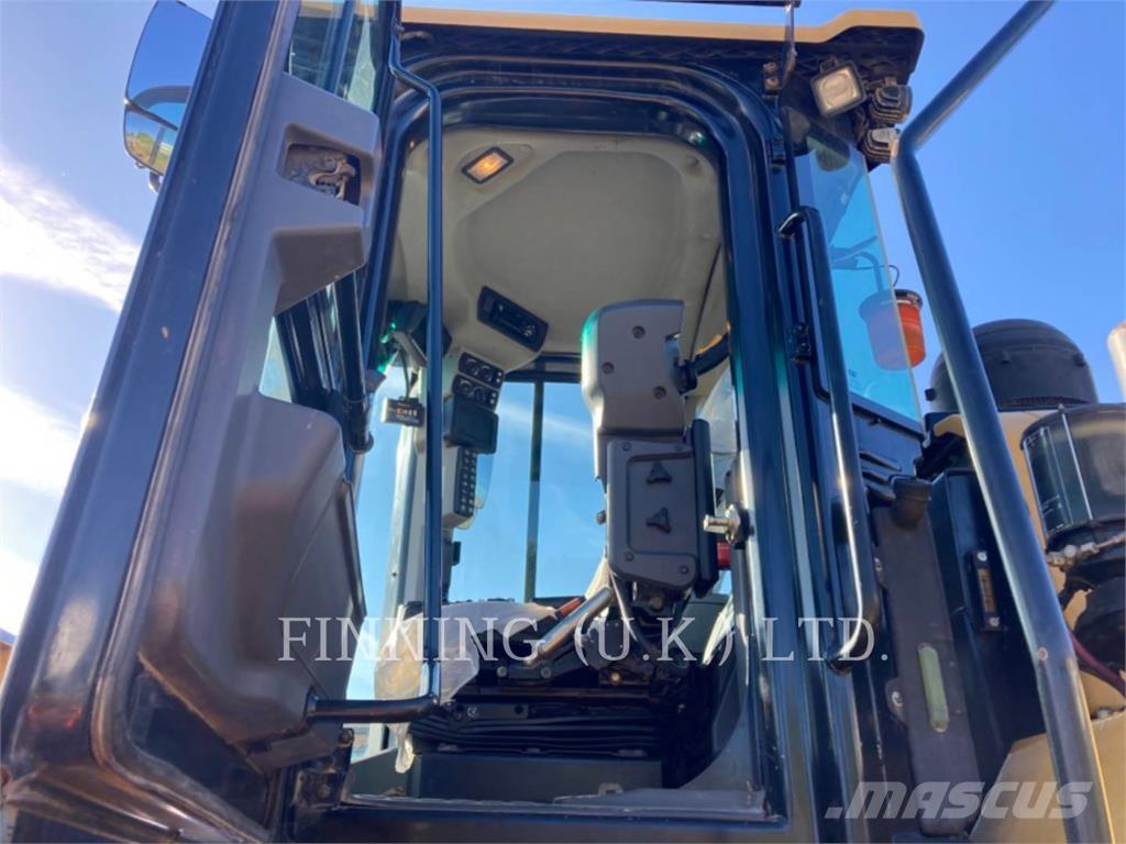 CAT 972M Gumikerekes homlokrakodók