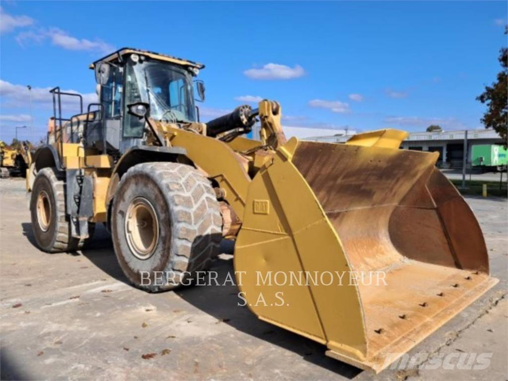 CAT 972M Gumikerekes homlokrakodók