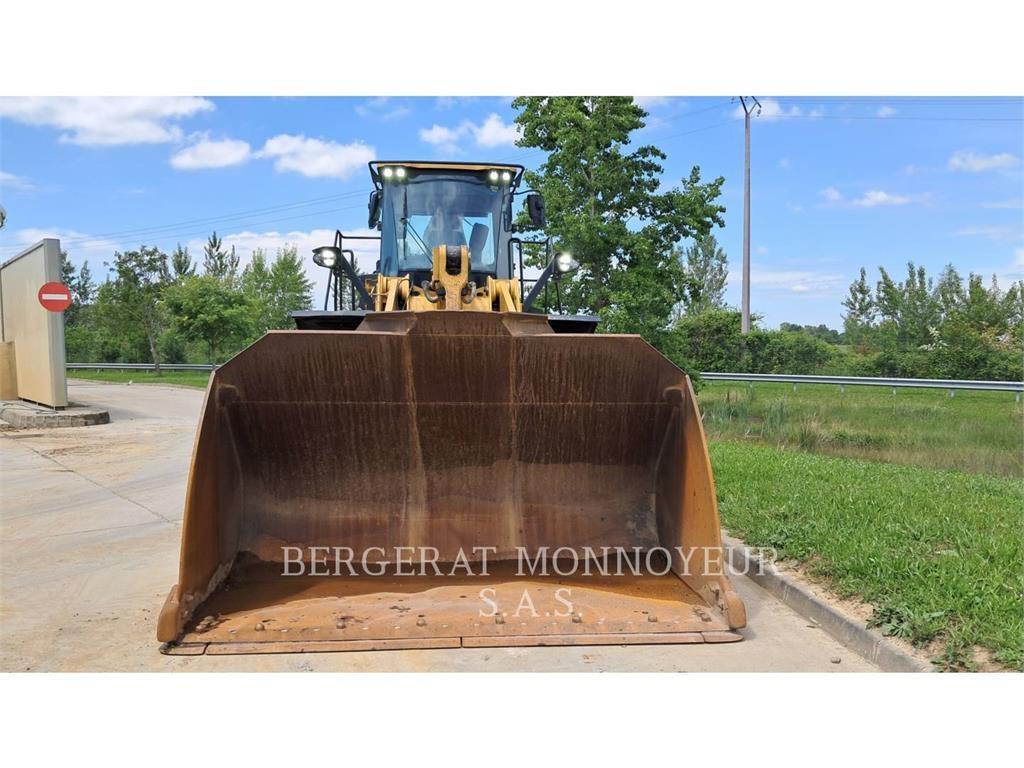 CAT 972M XE Gumikerekes homlokrakodók