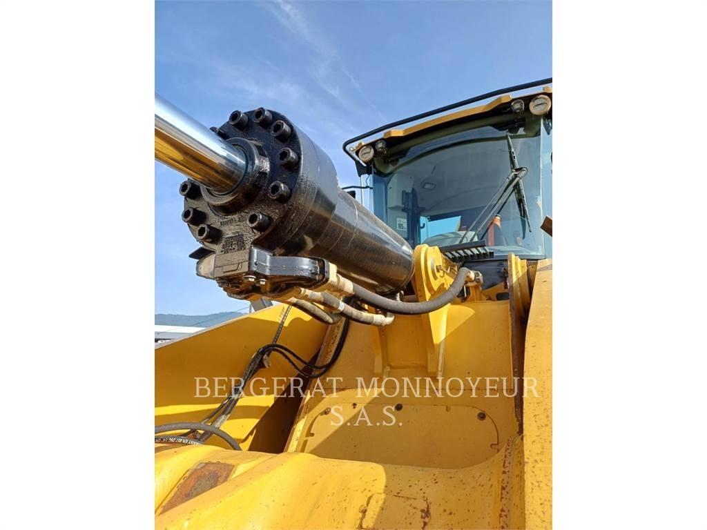 CAT 972M XE Gumikerekes homlokrakodók