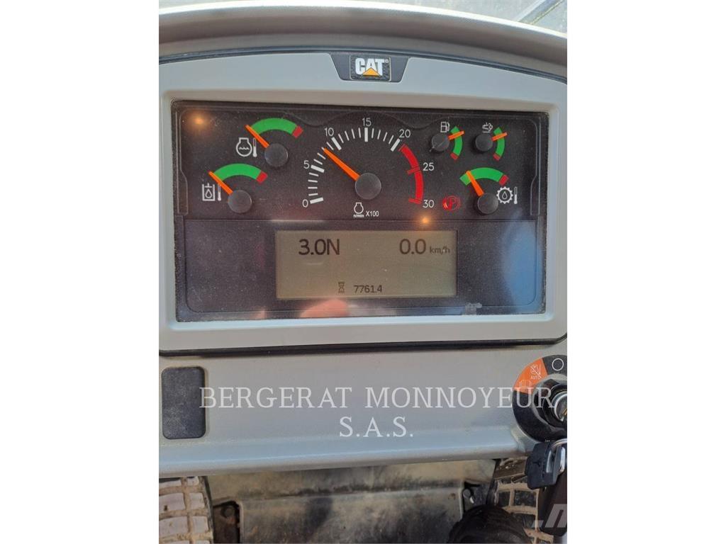 CAT 972M XE Gumikerekes homlokrakodók