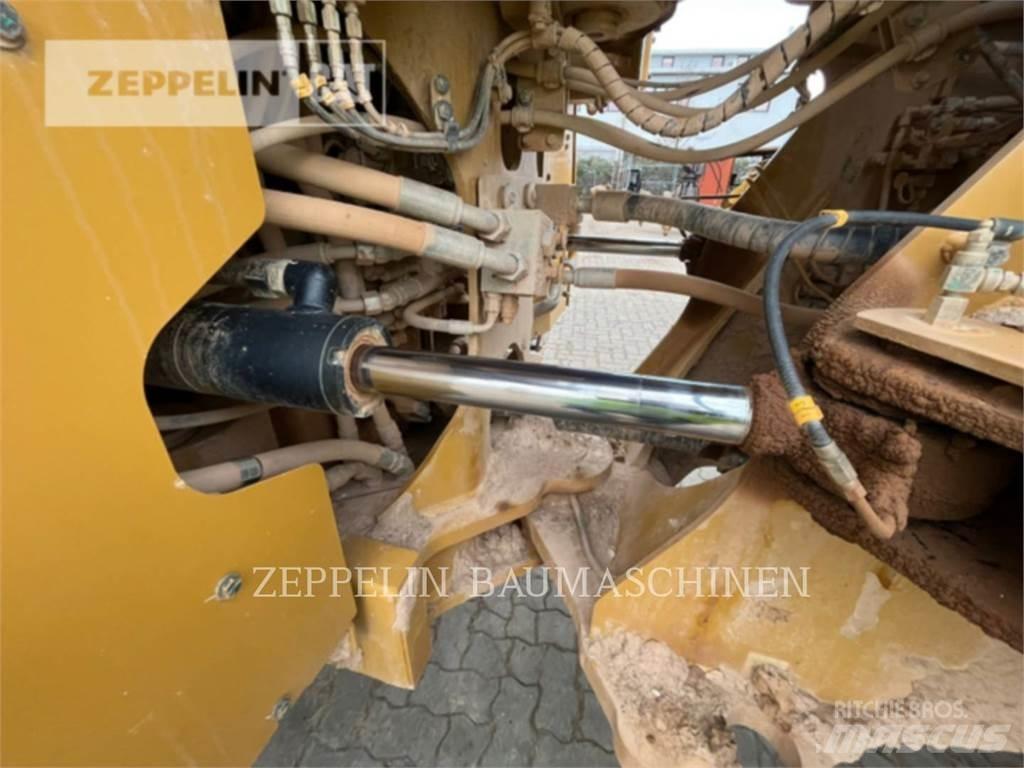 CAT 972MXE Gumikerekes homlokrakodók