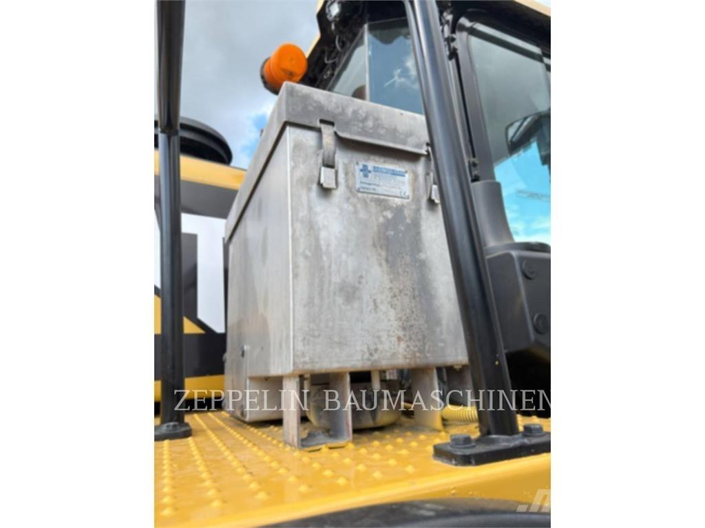 CAT 972MXE Gumikerekes homlokrakodók