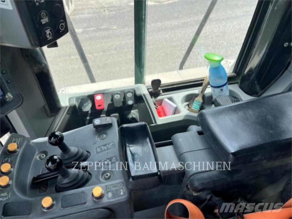 CAT 972MXE Gumikerekes homlokrakodók