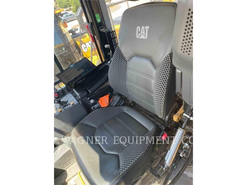 CAT 980 Gumikerekes homlokrakodók