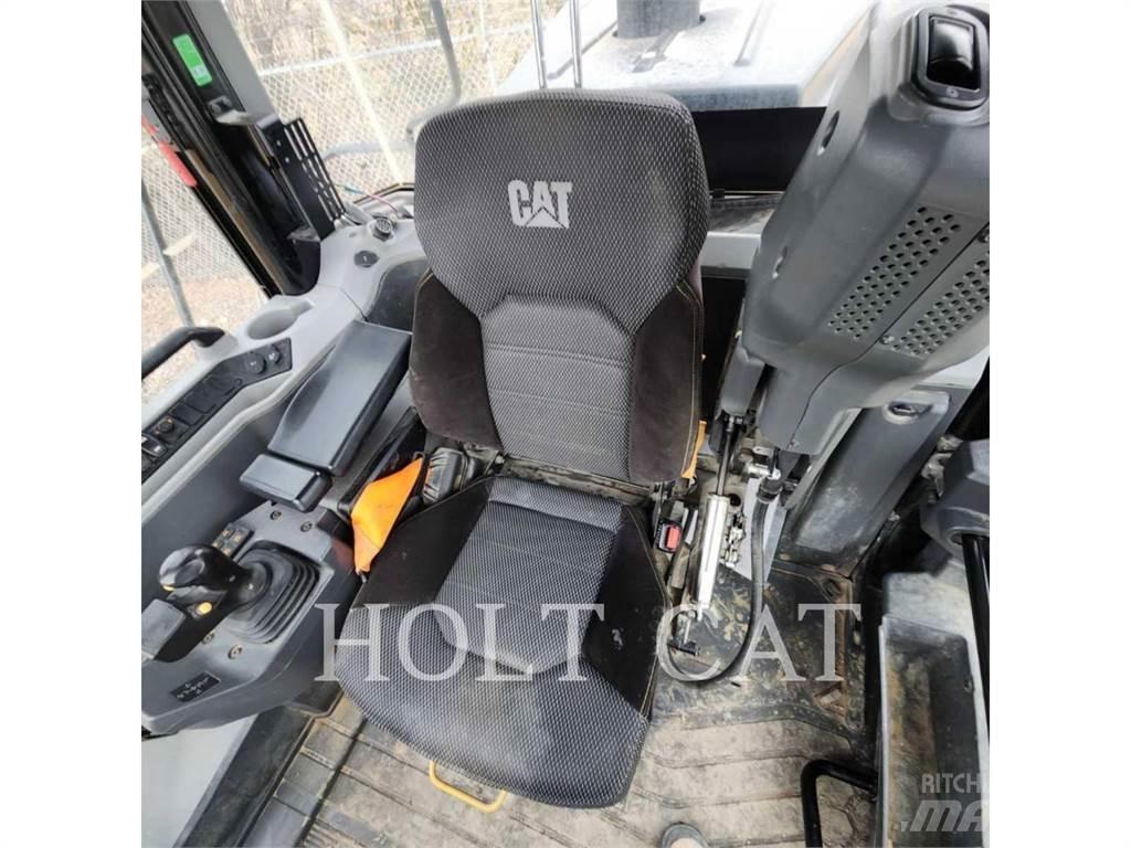 CAT 980 Gumikerekes homlokrakodók