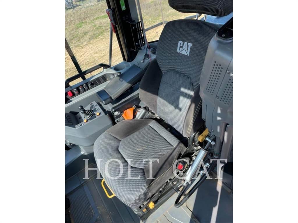 CAT 980 Gumikerekes homlokrakodók