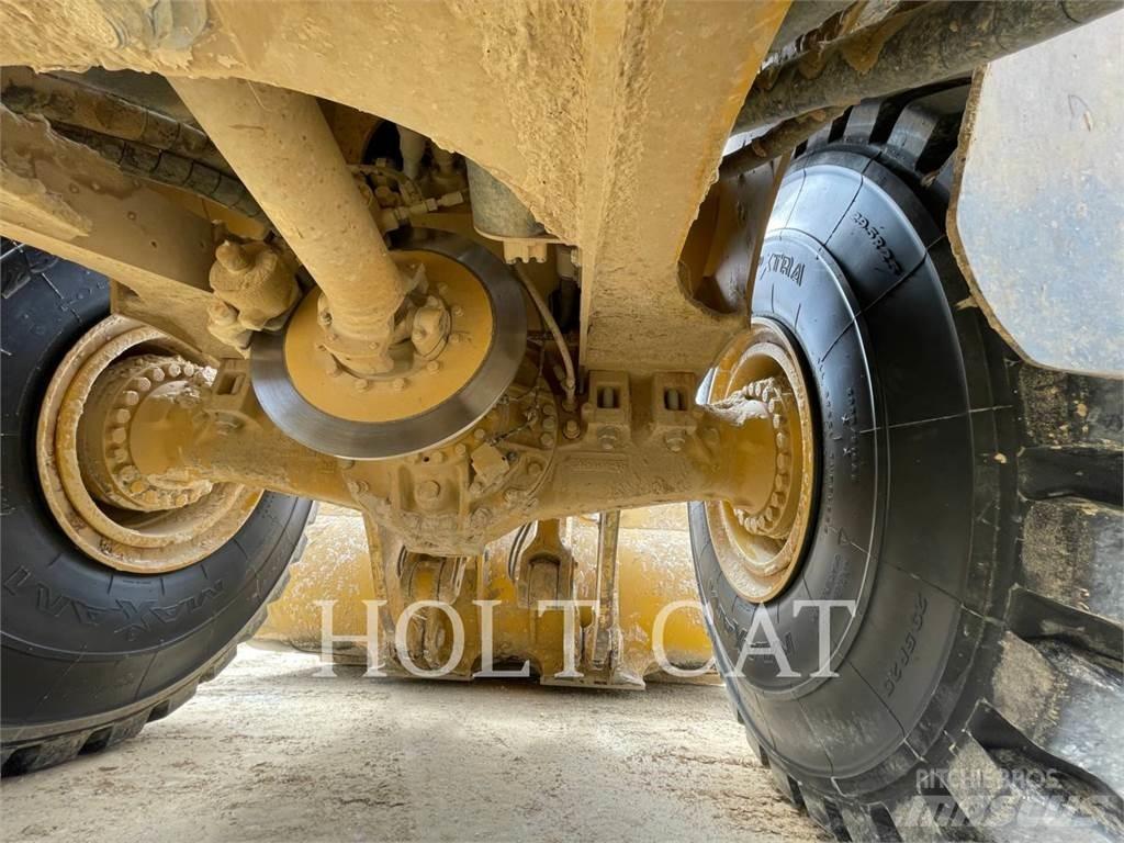 CAT 980 Gumikerekes homlokrakodók