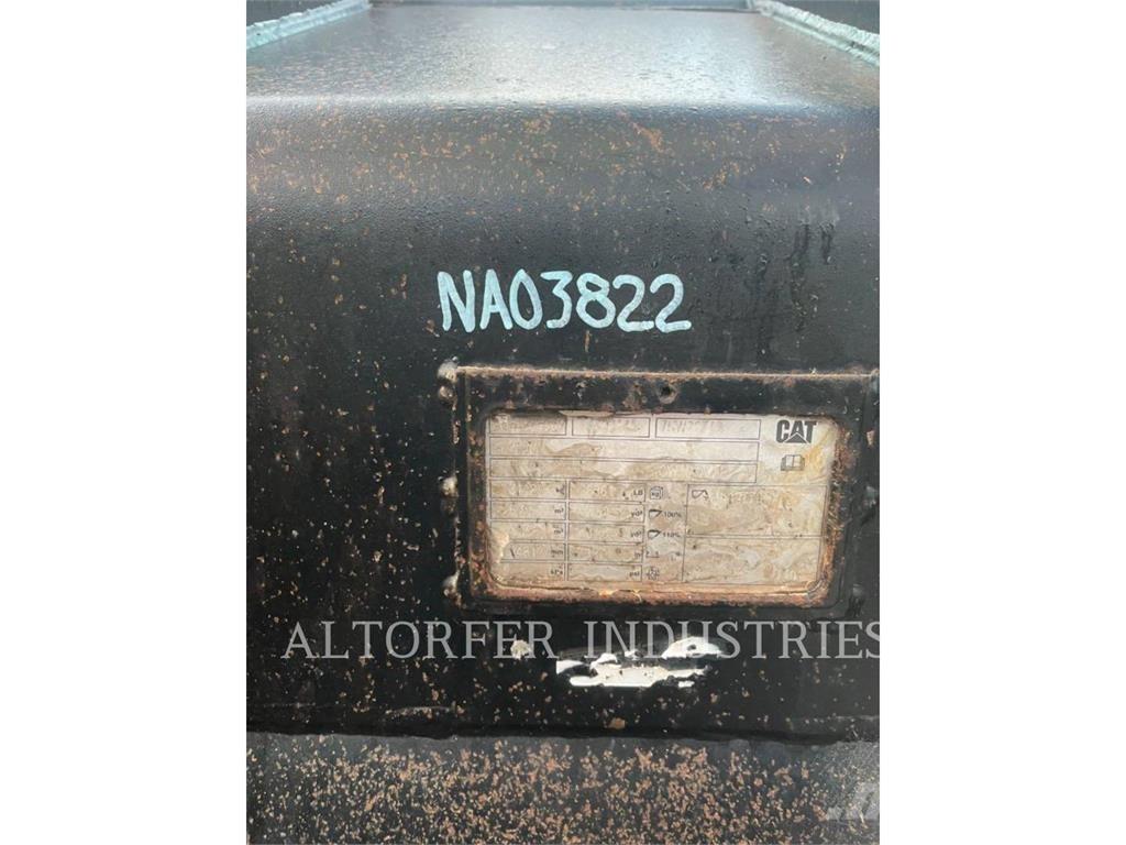 CAT 980-14 Gumikerekes homlokrakodók