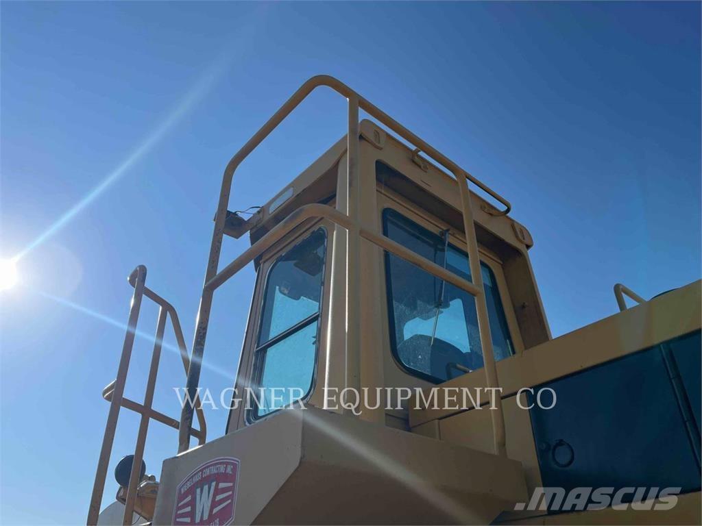 CAT 980C Gumikerekes homlokrakodók
