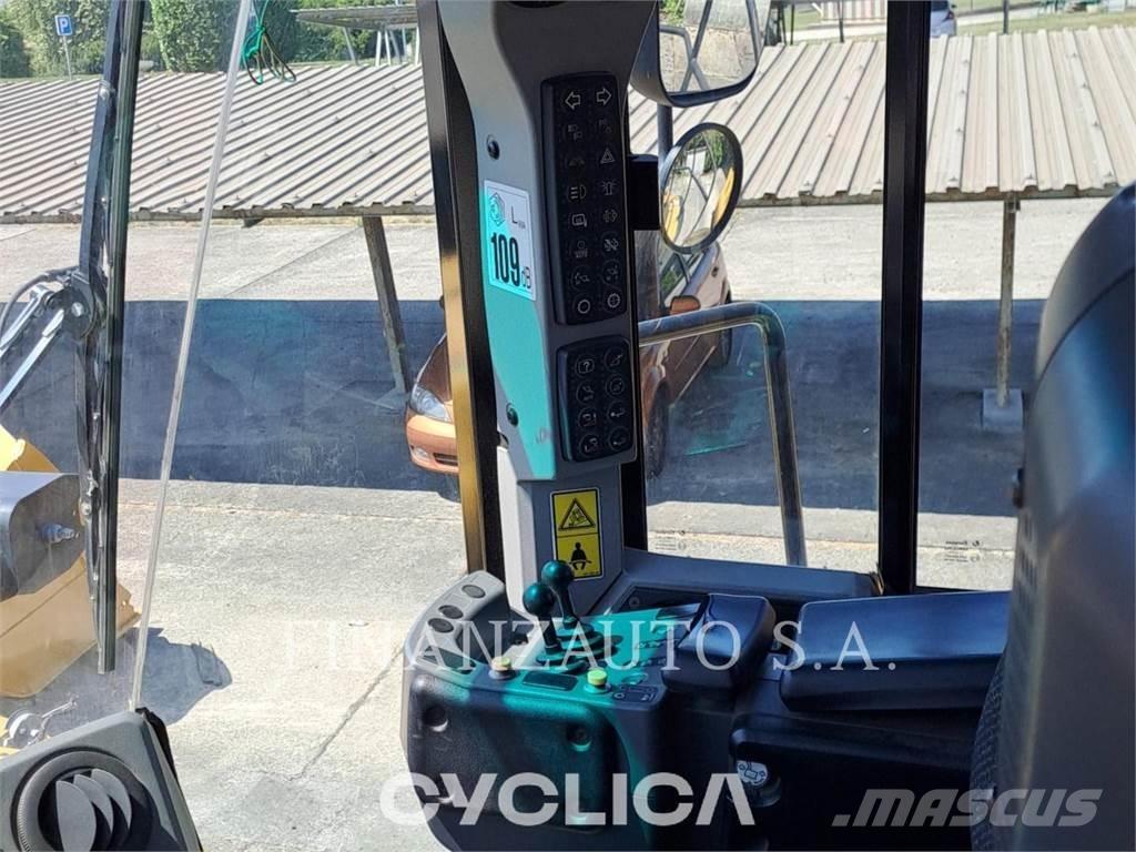 CAT 980K Gumikerekes homlokrakodók