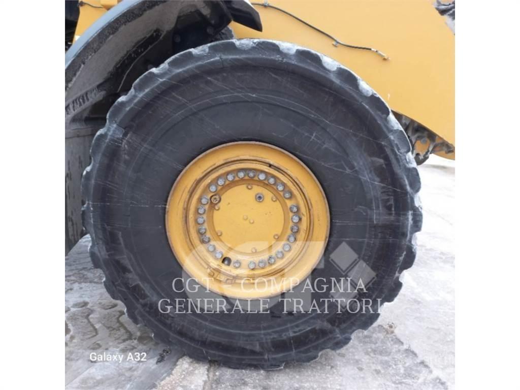 CAT 980M Gumikerekes homlokrakodók