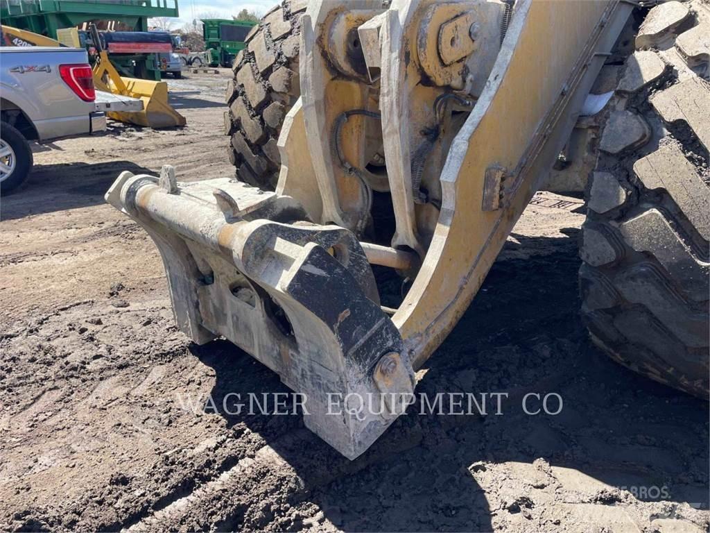 CAT 980M Gumikerekes homlokrakodók