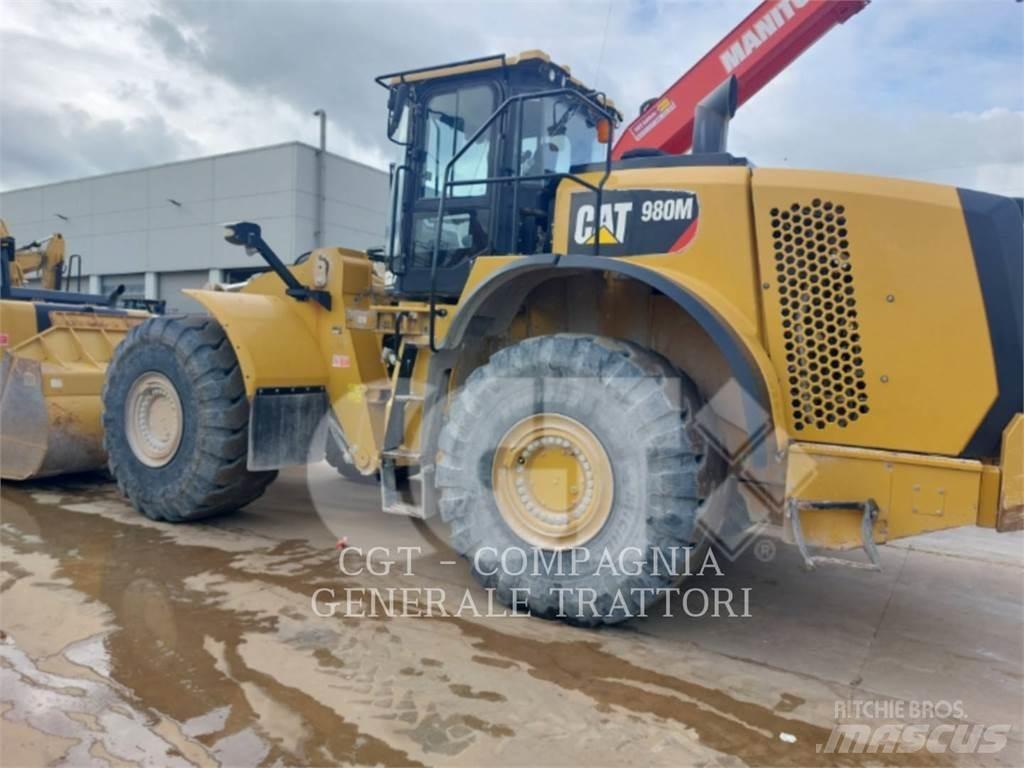CAT 980M Gumikerekes homlokrakodók