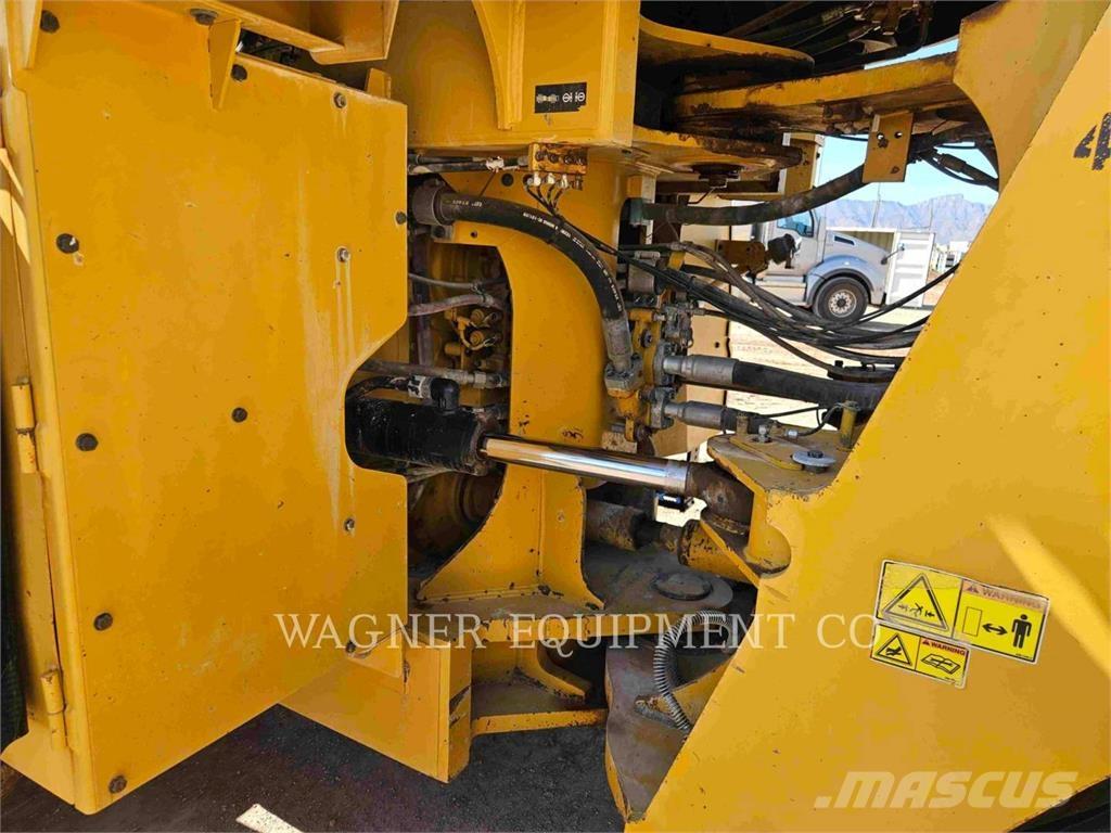 CAT 980M Gumikerekes homlokrakodók
