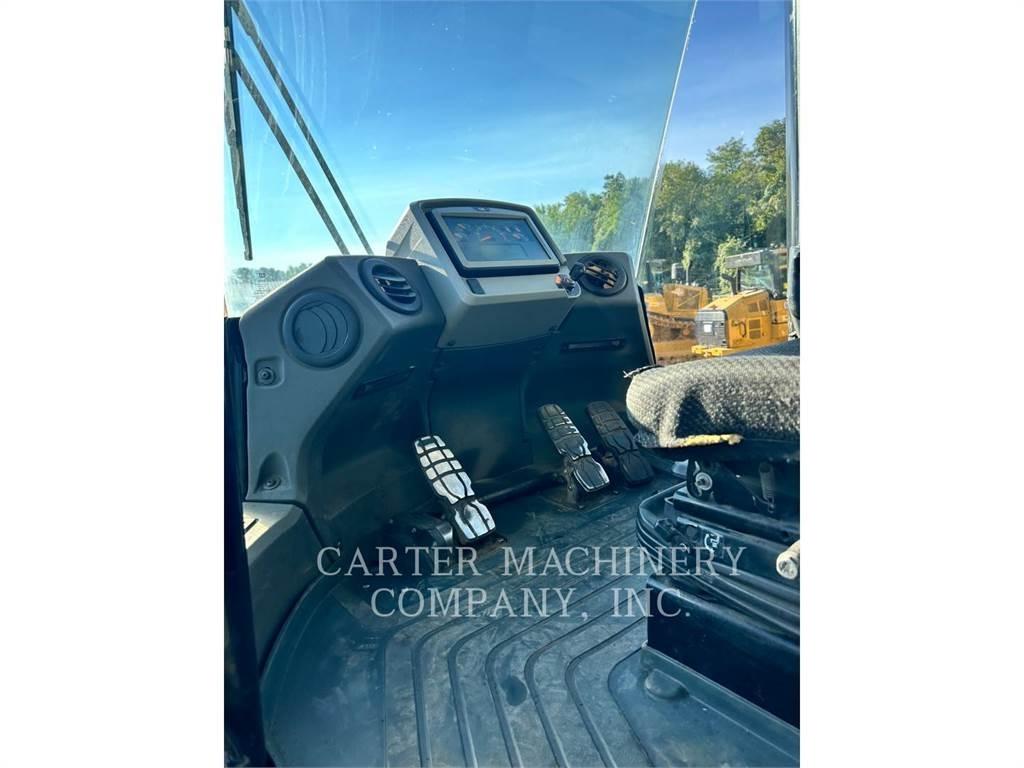 CAT 980M Gumikerekes homlokrakodók