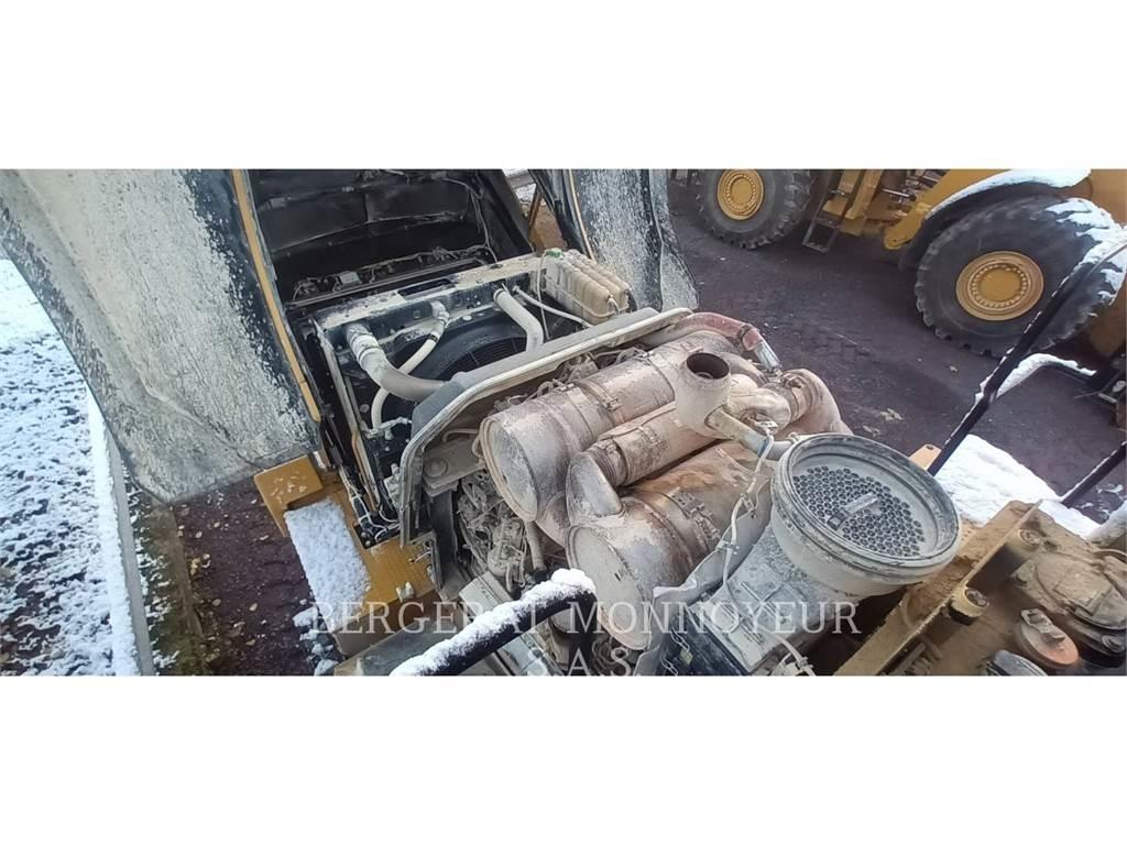 CAT 980M Gumikerekes homlokrakodók