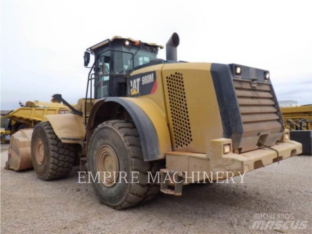 CAT 980M Gumikerekes homlokrakodók