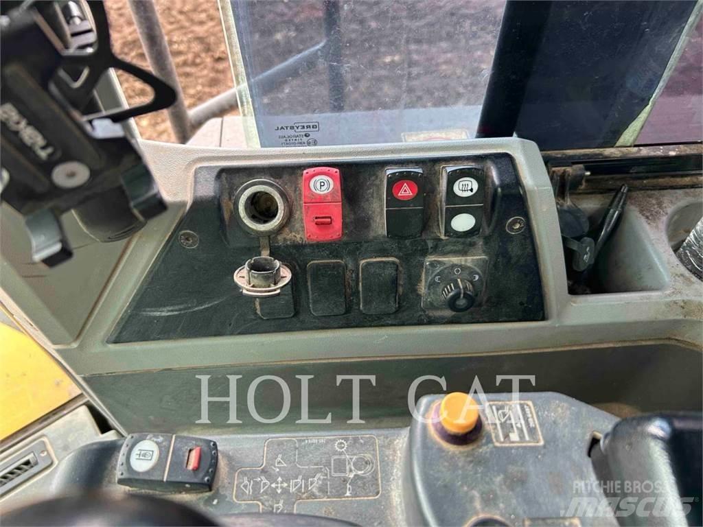 CAT 980M Gumikerekes homlokrakodók