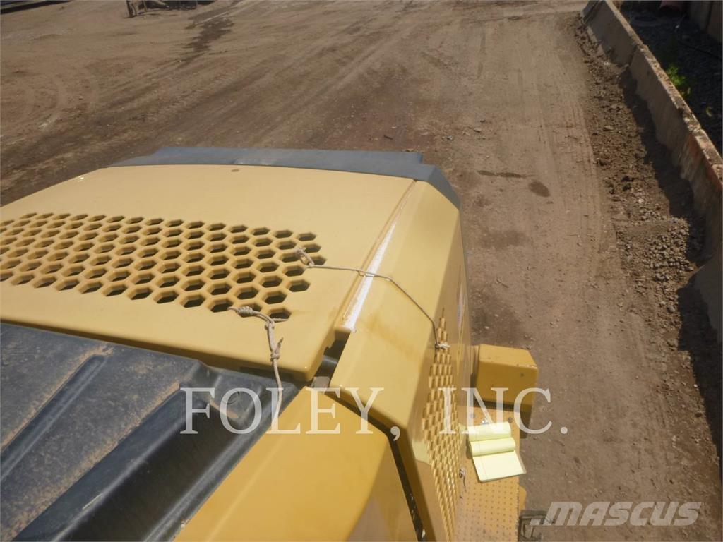 CAT 980M Gumikerekes homlokrakodók