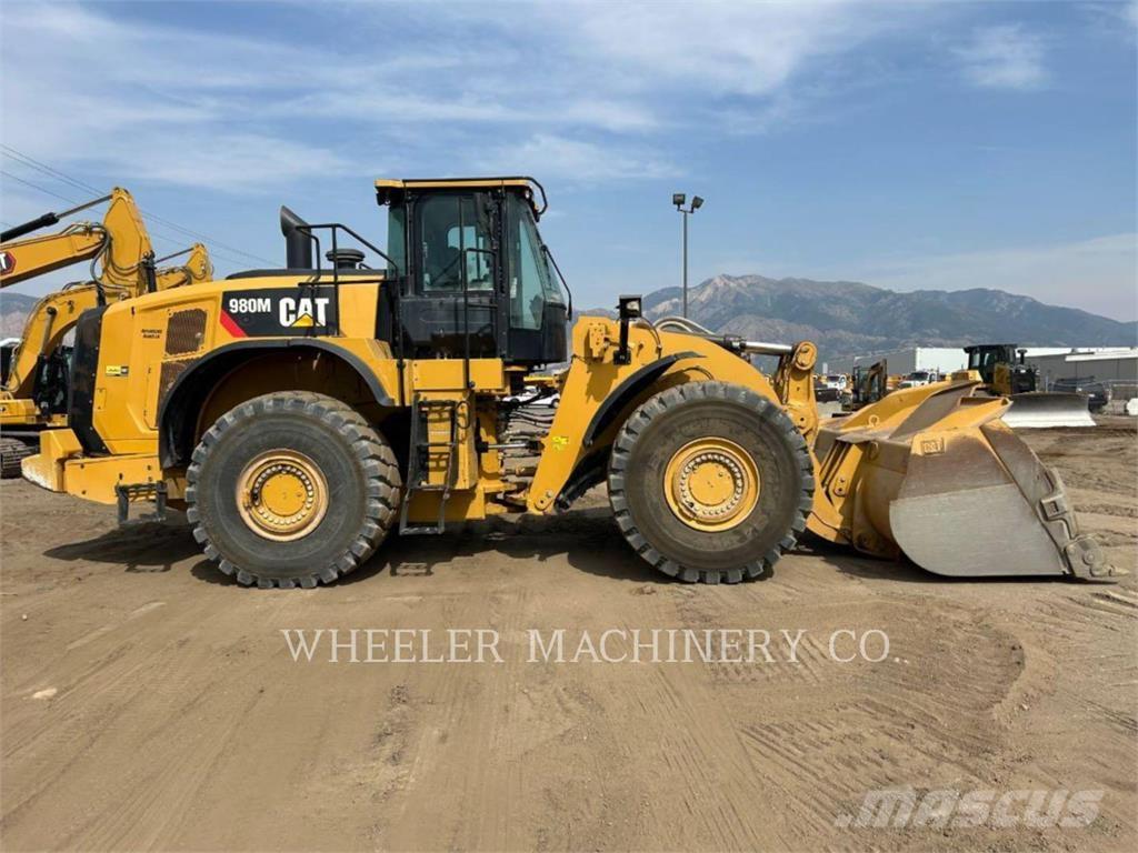 CAT 980M Gumikerekes homlokrakodók