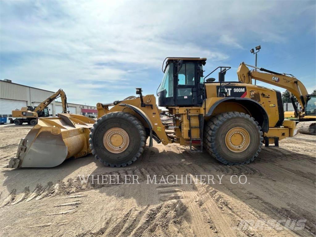 CAT 980M Gumikerekes homlokrakodók