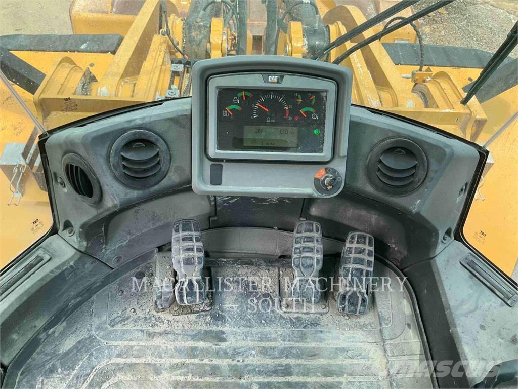 CAT 980M Gumikerekes homlokrakodók