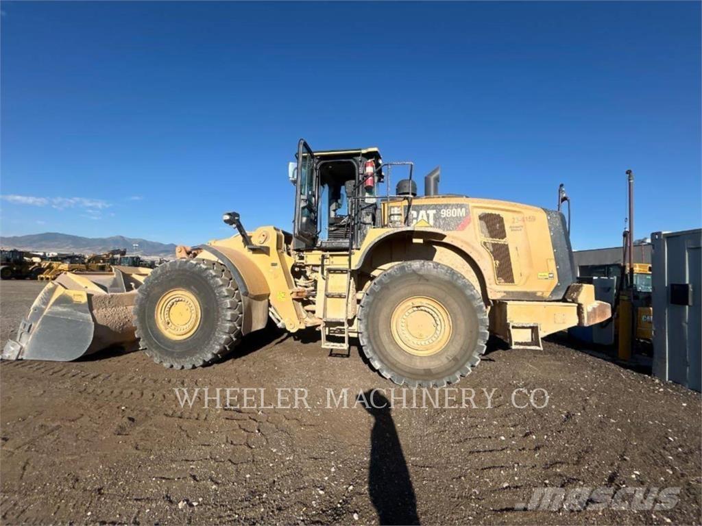 CAT 980M Gumikerekes homlokrakodók
